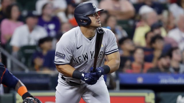 Domínguez's HR leads Yanks to rare sweep of Astros