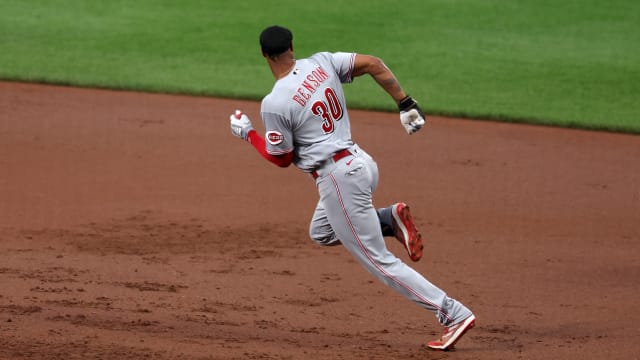 Mookie Betts retrieves HR ball of Reds rookie TJ Friedl with trade