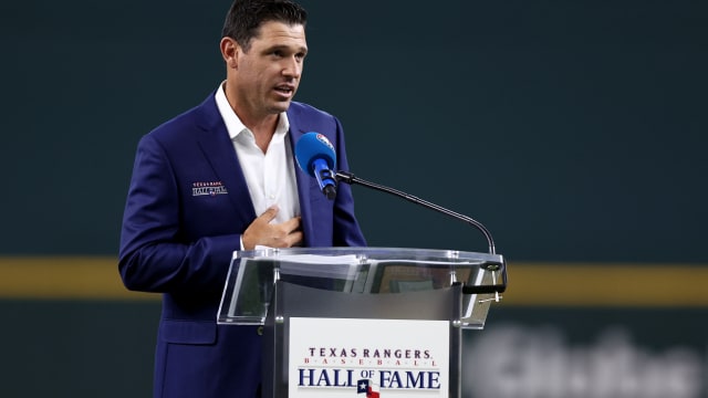 Ex-Rangers star Ian Kinsler wears Israel jersey for ALCS Game 3 first pitch