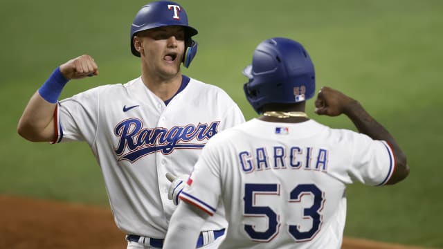 Randy Arozarena, Adolis Garcia reconnect in Majors