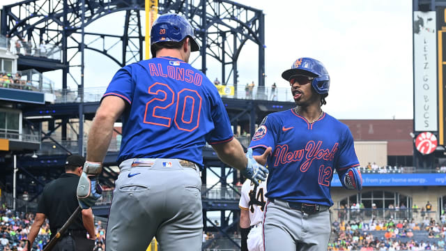 Mets hold team meeting after loss to Pirates