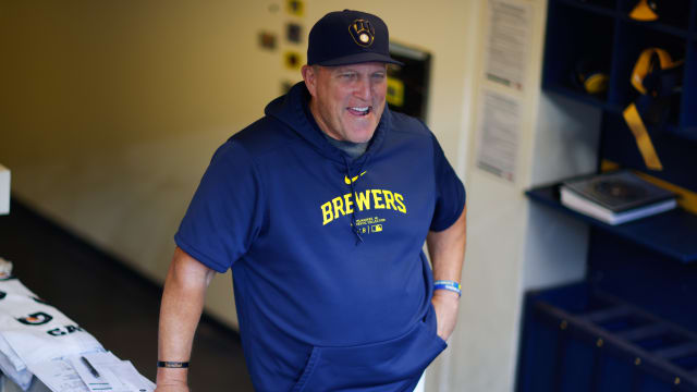 Pat Murphy keeps things light as Brewers manager