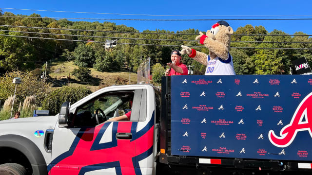 ᎠᏁᏦᎥᏍᎩ, Ball Player, The Atlanta Braves have partnered with the Eastern  Band of Cherokee Indians to produce a Syllabary t-shirt to help bring  awareness to the native