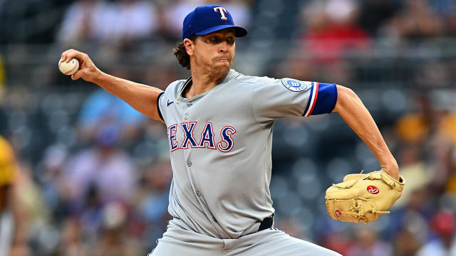 Jacob deGrom logs quality start in Rangers' win over Pirates