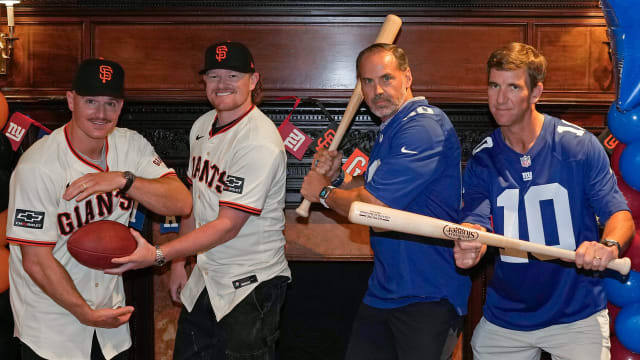 San Francisco Giants hang out with New York Giants