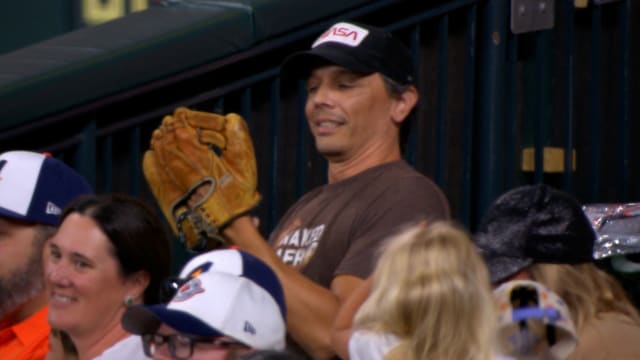 Astros fan catches foul ball with old-time glove