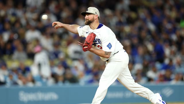 Kirby Yates sustains right hamstring injury