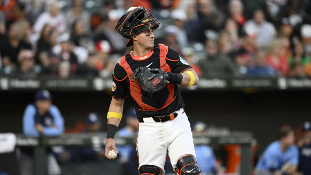 James McCann signing with D-backs (source)