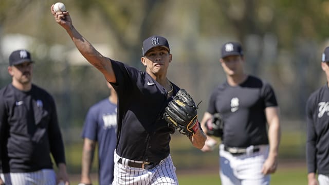 Yankees' Jonathan Loaisiga reacts to 'young Mariano Rivera