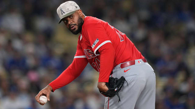 Kenley Jansen intentionally balks Shohei Ohtani to 3rd base