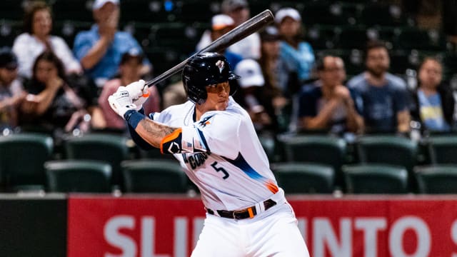 Blast off: Astros' Lee connects for three homers