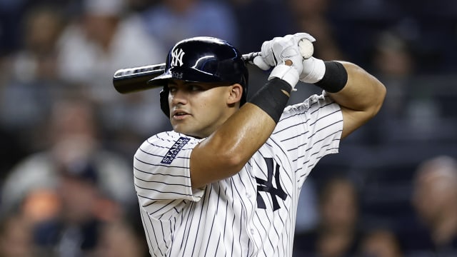 Domínguez makes good 1st impression -- again