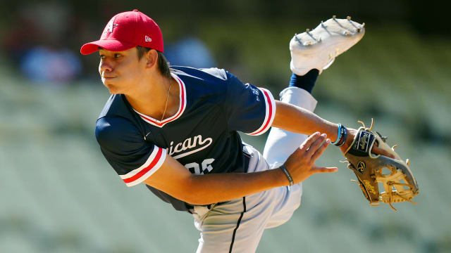 After two months off, first-round pick Meyer makes pro debut