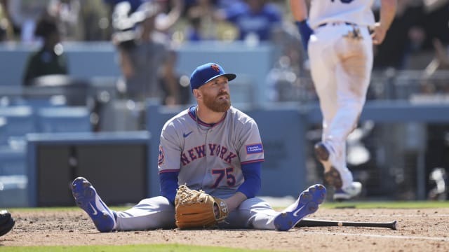 Mets let late lead slip away, settle for split with Dodgers