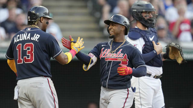 Ozzie Albies' adorable little sister Jeanalyn shows off her baseball skills