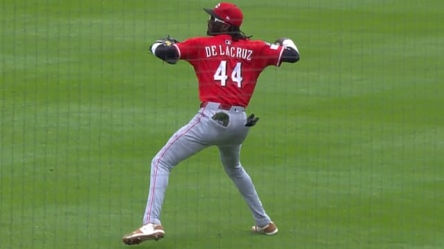 Elly De La Cruz makes 98.3 mph throw for out at the plate