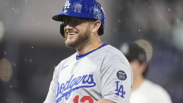 Max Muncy, Yoshinobu Yamamoto lead Dodgers in rain-delayed win