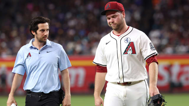 Corbin Burnes exits early with right elbow tightness