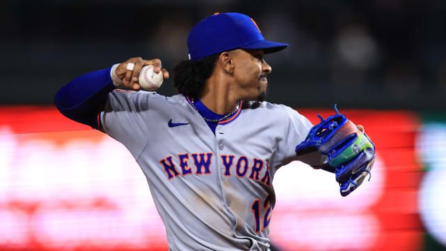 Francisco Lindor honored to wear 21 on Roberto Clemente Day