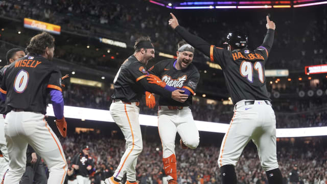 Giants-Phillies walk-off inside-the-park home run repeated from 1989