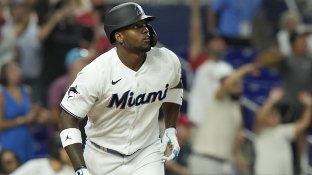 Con jonrón de Soler, Marlins remontan y vencen 3-2 a Rojos