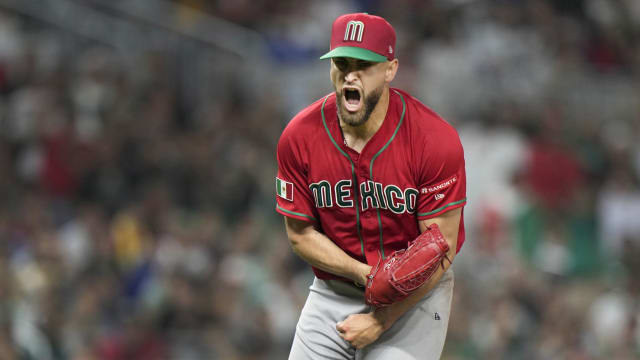 Barry Zito Pitches Giants Past Cardinals in Game 5 of N.L.C.S.