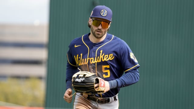 Brewers' Tyrone Taylor strong in center field replacing Lorenzo Cain