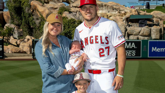 Mike Trout striving to be superstar father
