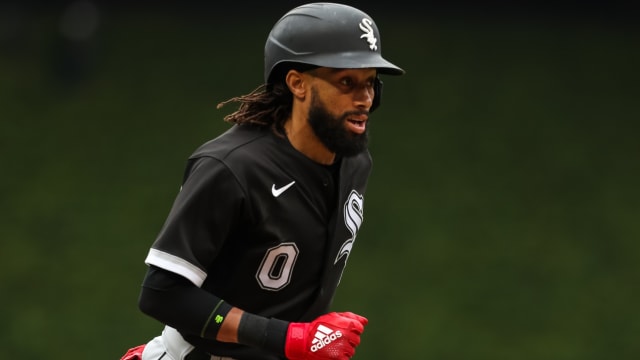 Billy Hamilton makes diving catch in rain, mud