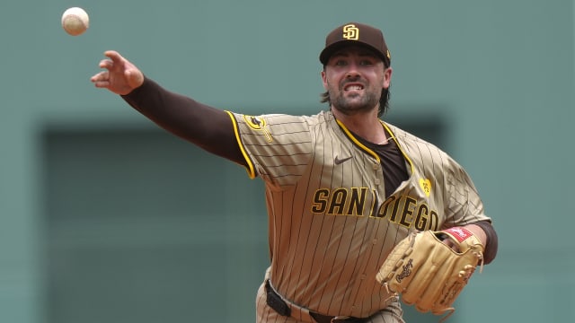 Matt Waldron honors Tim Wakefield with knuckleball at Fenway Park