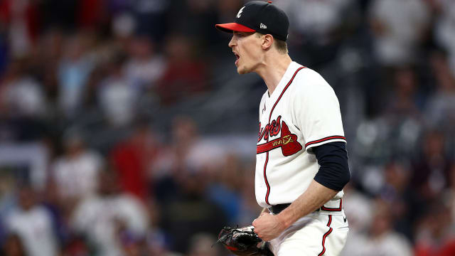 Manny Machado gets upset at Brusdar Graterol for throwing his hat after he  celebrates Bellinger's spectacular catch : r/baseball