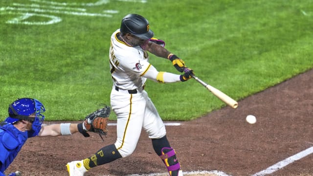 Andrew McCutchen hits game-winning two-run double