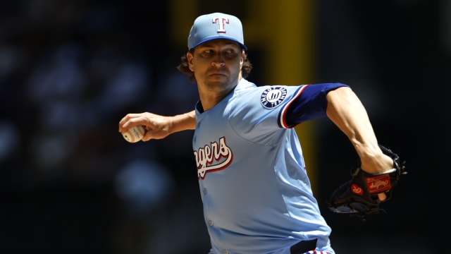 Jacob deGrom collects 1,700th career strikeout in Rangers win