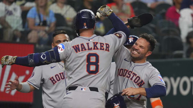 Astros 6-run 7th inning leads to win over Rangers