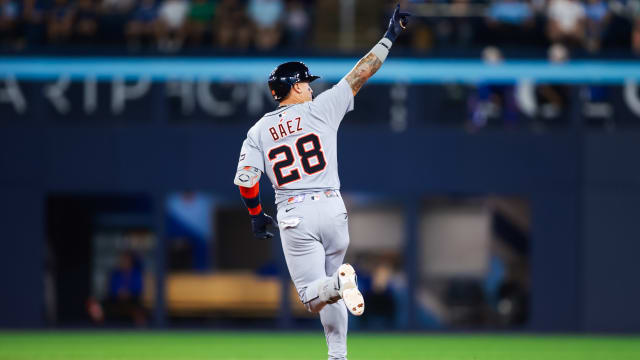 Javier Báez hits one of three Tigers' homers in win over Toronto