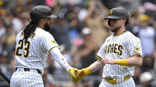Padres drop series finale to Marlins