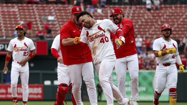 Cardinals walk off Royals in Game 1 of doubleheader