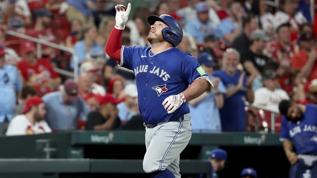 Alejandro Kirk helps Blue Jays beat the Cardinals in extra innings