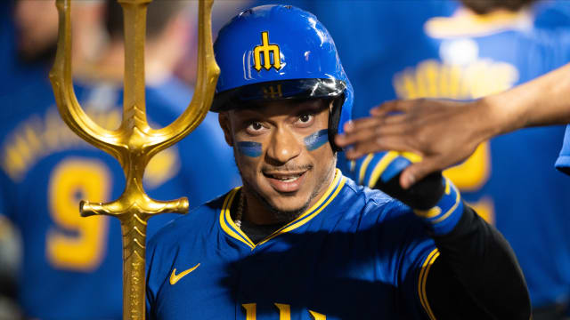 Mariners score 4 runs in 7th inning to beat Guardians