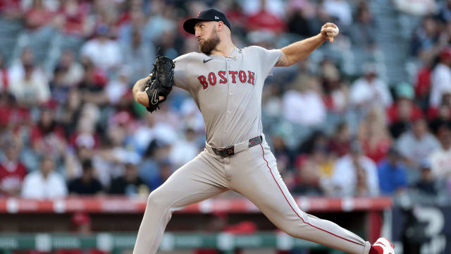 Garrett Crochet goes 7 scoreless as Red Sox play into 10th inning
