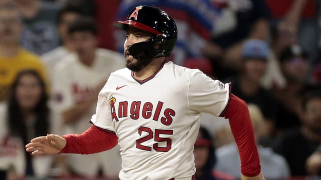 Travis d'Arnaud homers off ex-teammate Jacob deGrom