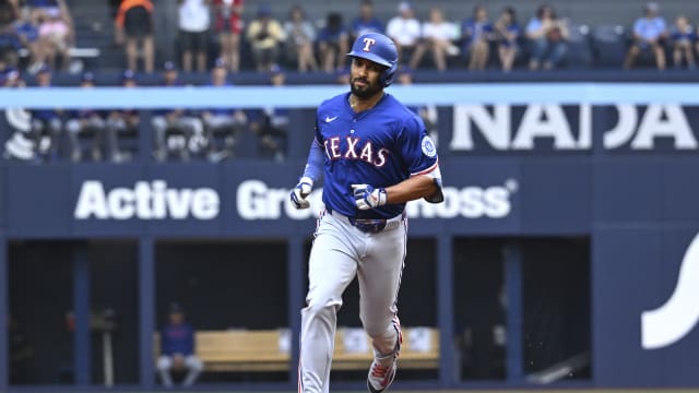 Rangers score 10 runs in win over Blue Jays