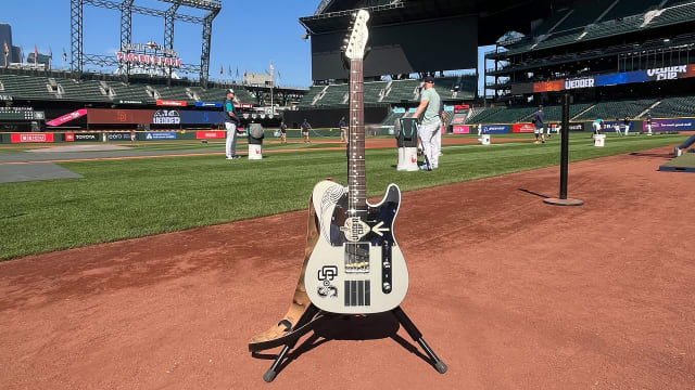 Padres and Mariners introduce Vedder Cup trophy guitar