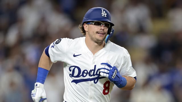Kiké Hernández returns from injury, adds to Dodgers' outfield options