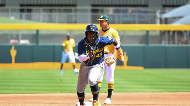 Brewers' No. 2 prospect Peña cleared to resume baseball activities after health scare