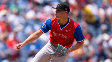 Teen talent leads the way atop Royals' re-ranked Top 30