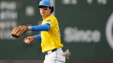 Boston's top INF prospect Mayer makes Majors debut after wild callup