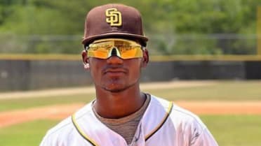 17-year-old Padres phenom collects first pro hit at Single-A