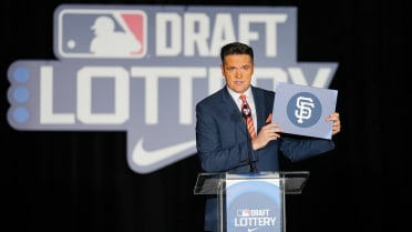 A big 'Winn'! With former OF on stage, Giants jump to No. 4 pick in '26 Draft