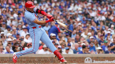 Báez's borrowed cleats from historic debut heading to Cooperstown